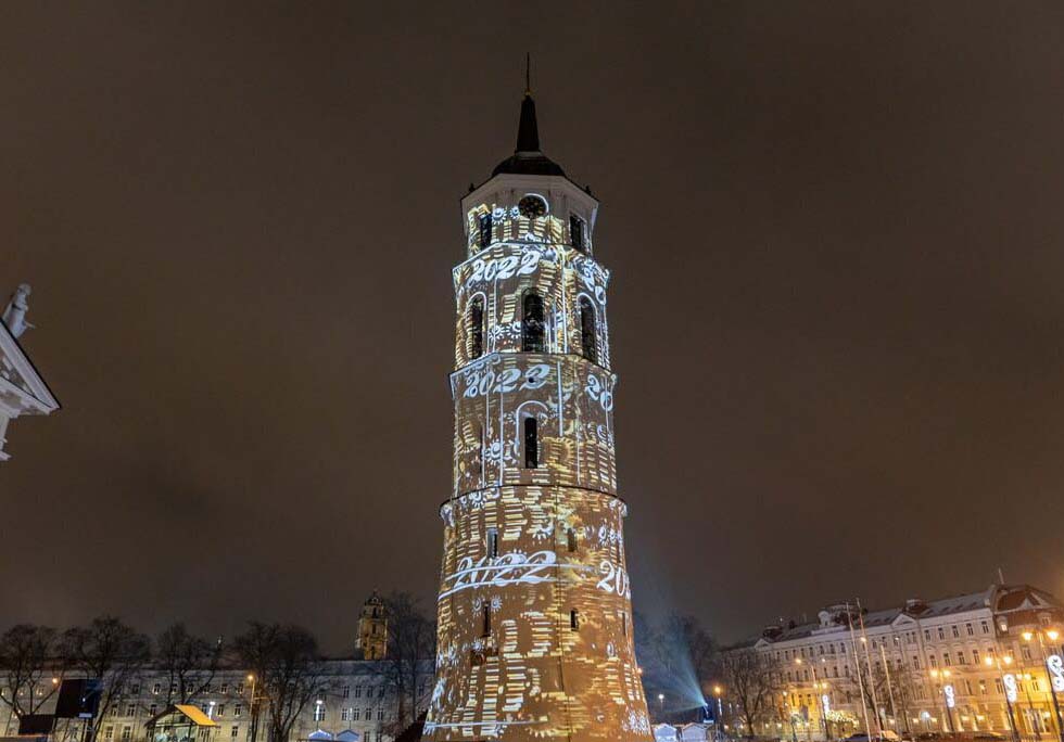 Spectacular video projection and laser show welcomes 2023 in Vilnius